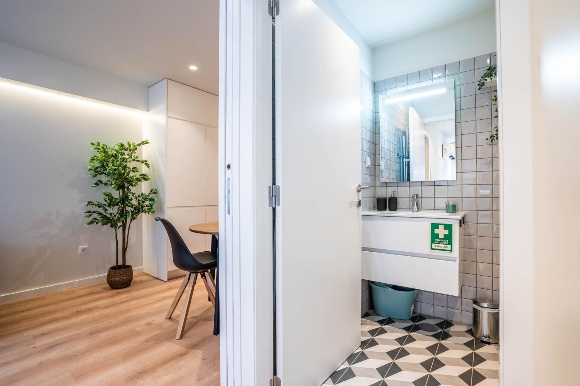 Trindade Bliss: 1Br W/ Free Parking By Lovelystay Porto Exterior photo